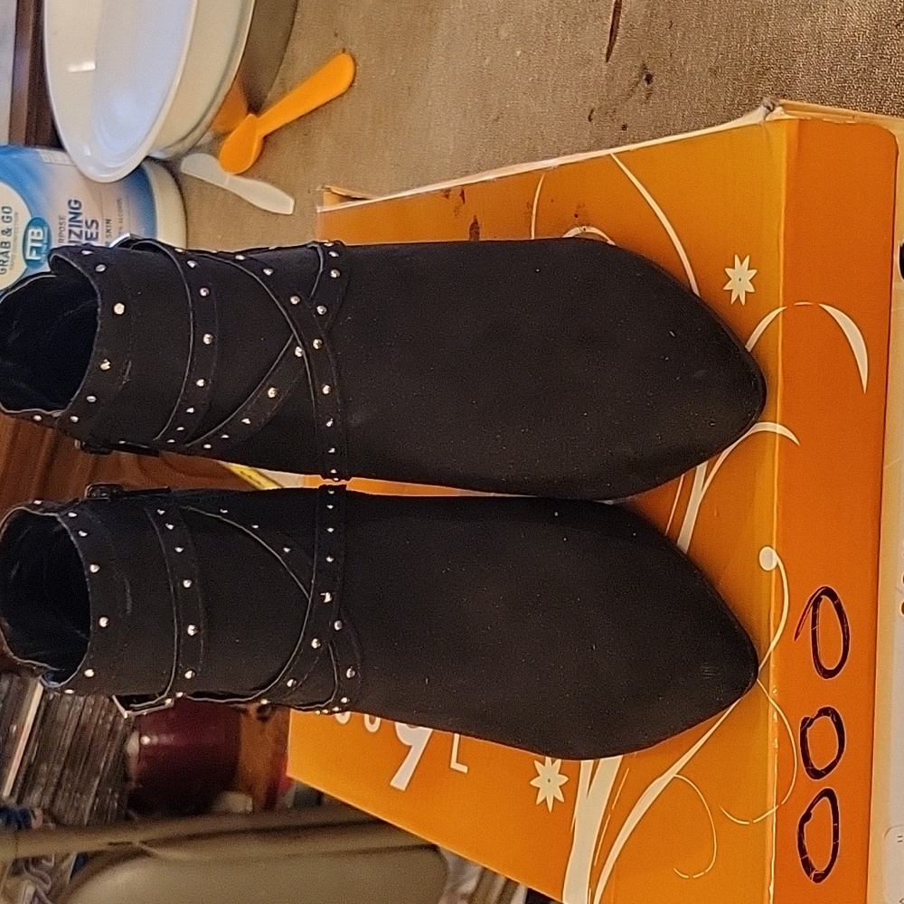 Rogue black suede low boot